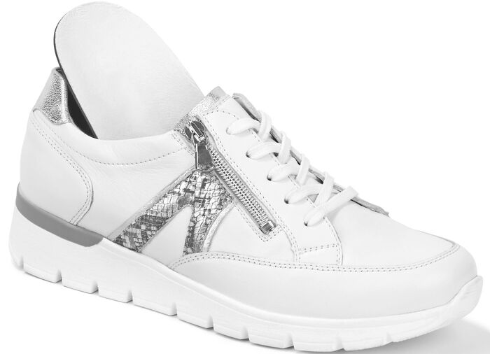 Waldl&auml;ufer veterschoen gemaakt van een interessante materiaalmix WIT EN ANTIEK ZILVER