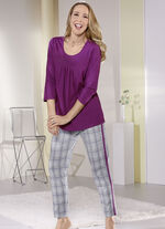 Pyjama met royale halslijn 