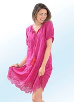 Jurk met oogborduursel, gemaakt van puur katoen 