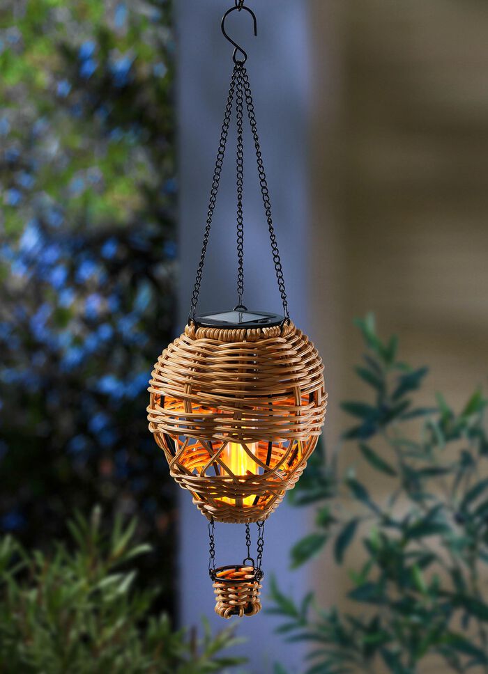 Hangballon op zonne-energie in rotanlook 