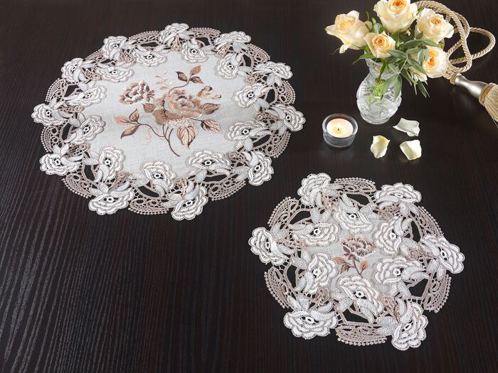 Tafel- en kamerdecoratie met kanten rand 