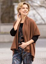 gebreid vest in een wijde vorm NOUGAT