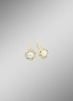 Oorbellen met zoetwaterparels en diamanten