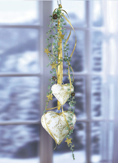 Decoratieve hanger met hartjes van metaal 