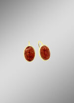 Vergulde oorbellen met koraal