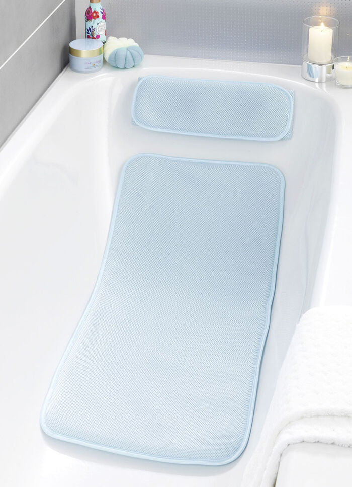 Badmat en kussen gemaakt van 3D mesh-stof 