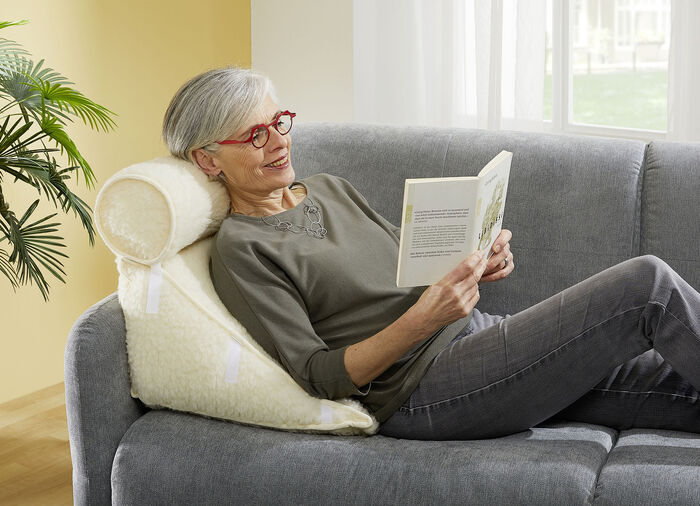 Rugkussen van scheerwol met nekrol 
