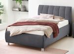 Een heerlijk comfortabel gestoffeerd bed 