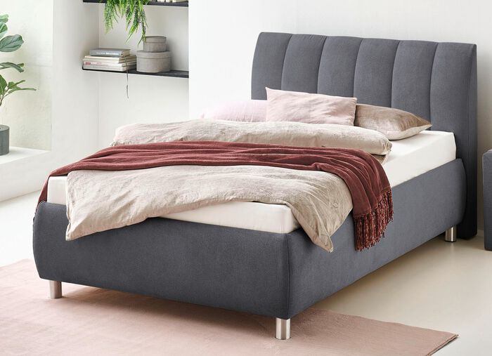 Een heerlijk comfortabel gestoffeerd bed 
