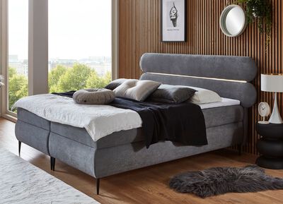 Boxspringbed met LED-verlichting. 