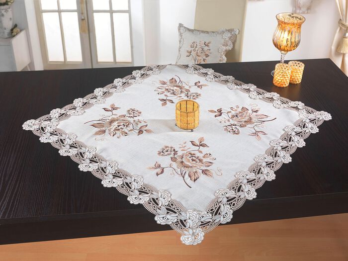 Tafel- en kamerdecoratie met kanten rand 