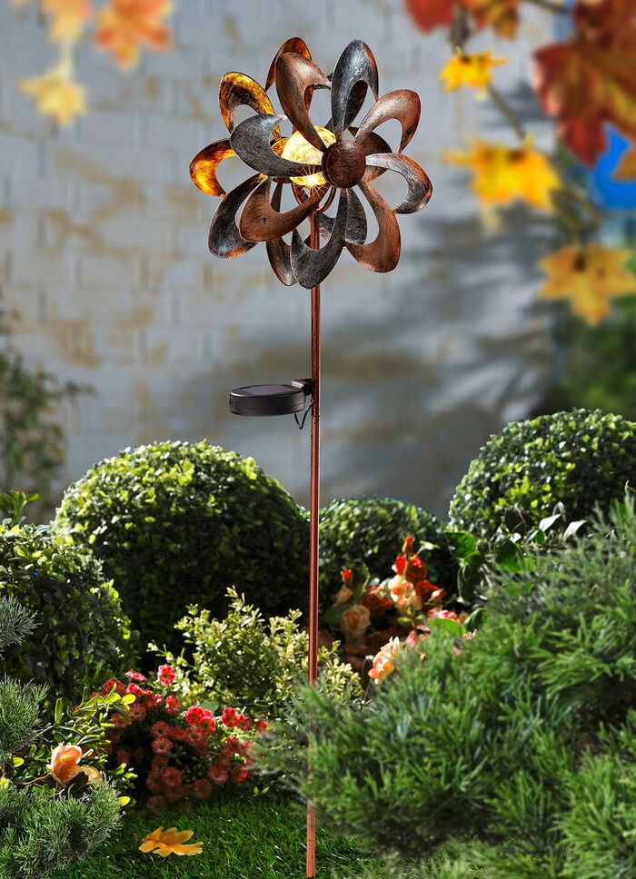 Windturbine met zonnebol 