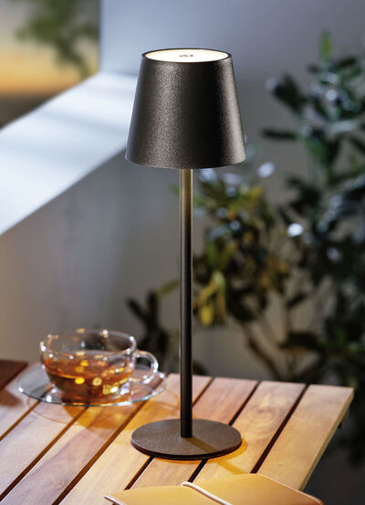 Moderne tafellamp voor binnen en buiten 