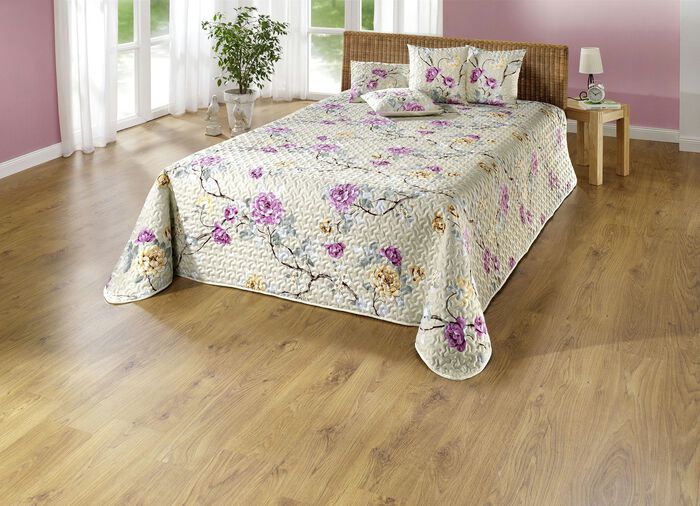 Met lint gebonden spreien en bijpassende kussenslopen met ritssluiting 