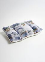 Rugkussen met lavendelmotief 