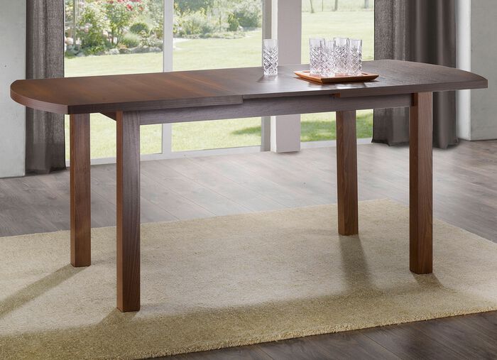 Klassieke eettafel gemaakt van beukenhout 