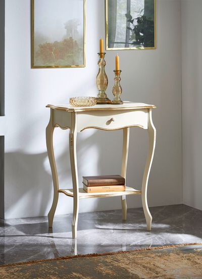 Telefoontafel met goudkleurige applicaties 