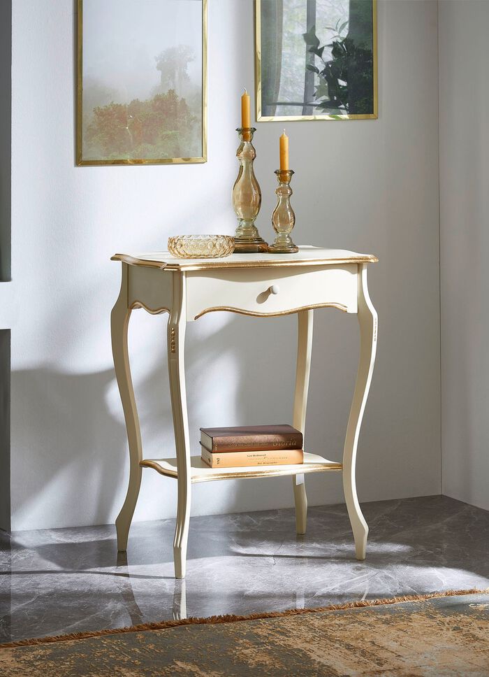 Telefoontafel met goudkleurige applicaties 