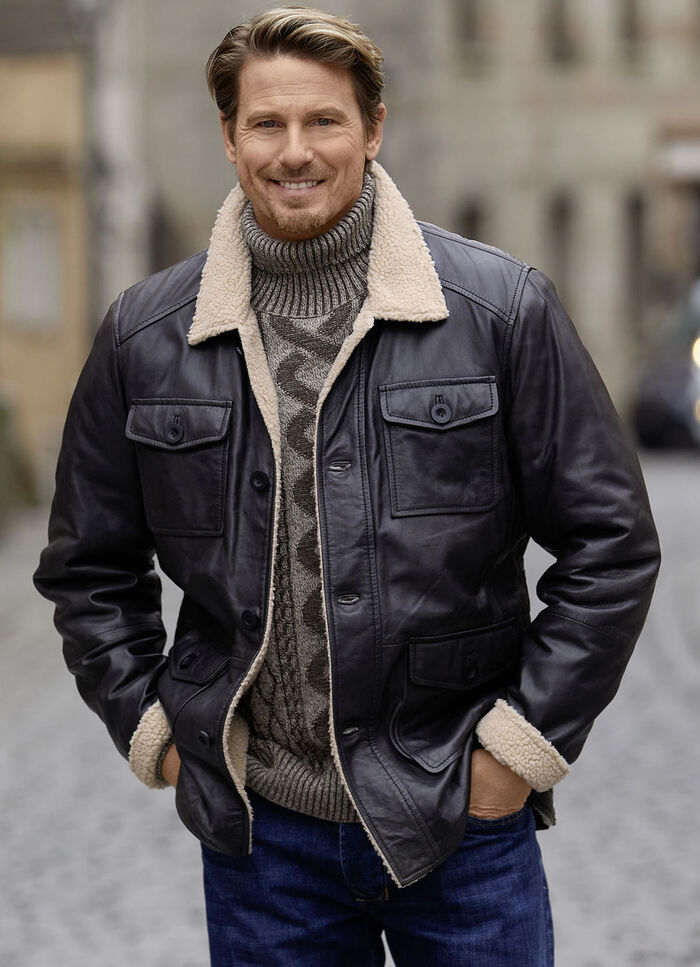 Leren jas met knoopsluiting 