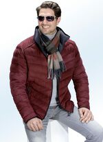 Korte, gewatteerde jas met opstaande kraag, van Gate One ZEGELROOD