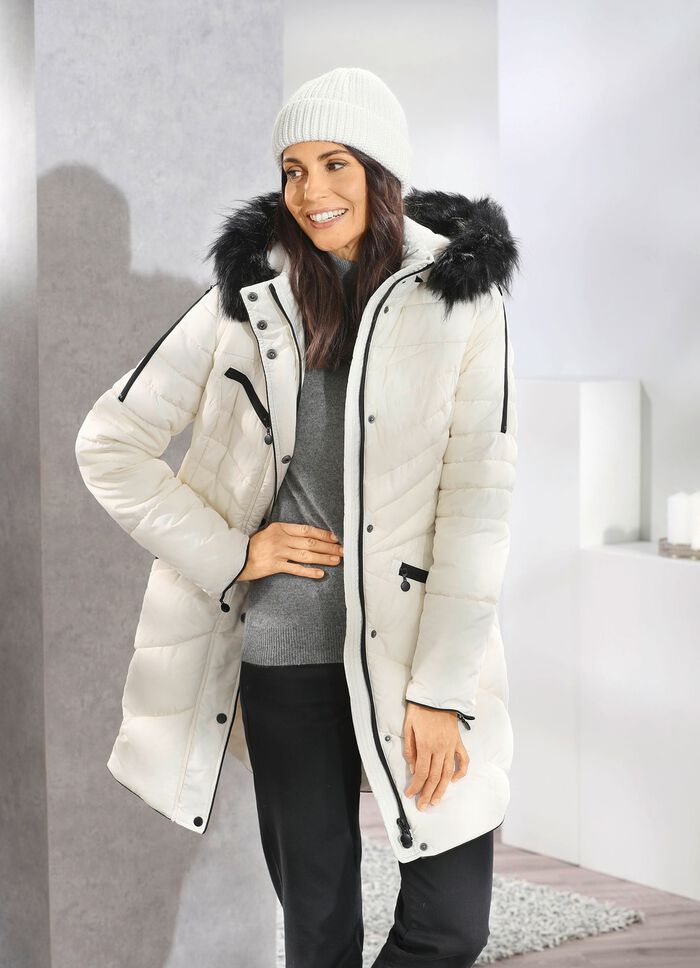 Korte jas met voering van imitatiebont in de capuchon 