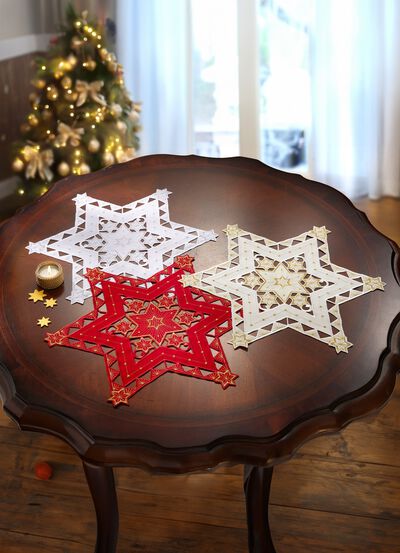 Geborduurde, feestelijke tafeldecoratie 