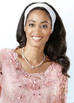 Halsketting met decoratieve kralen en strass hartje 