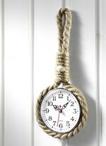 Wandklok met geknoopt touw van sisal 