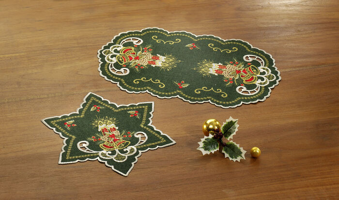 Kerstachtige tafel- en kamerdecoratie 