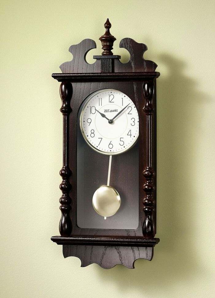 Wandklok met Arabische cijfers NOTENBOOM