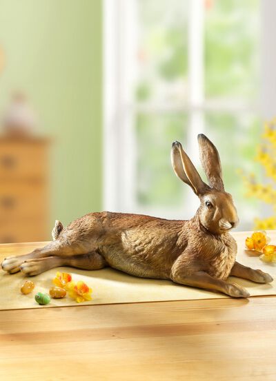 Handgeschilderde haas van kunststeen 