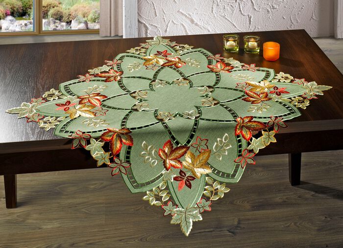 Tafel- en kamerdecoratie met herfstborduurwerk 
