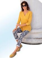 Broek met opvallend bloemenmotief 