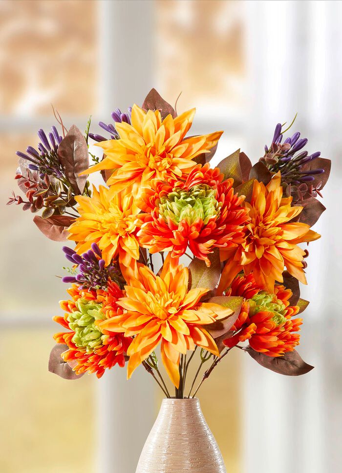 Herfstboeket van dahlia's en chrysanten 