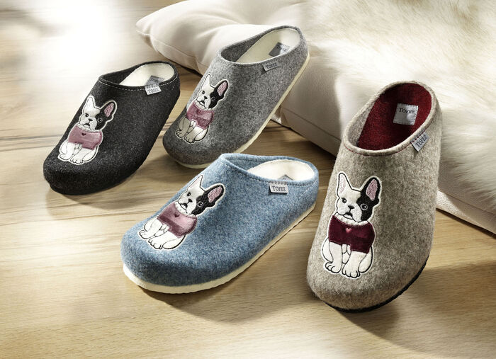 Pantoffels met bulldog-applicatie 
