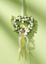 Rieten hart met konijntje van polyresin