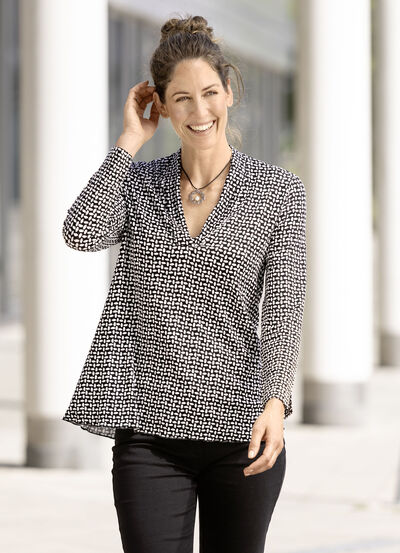 Shirt in licht uitlopende vorm in 2 kleuren 