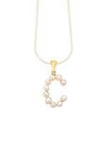 Gepersonaliseerde elegantie: letterhanger met gekweekte zoetwaterparels 