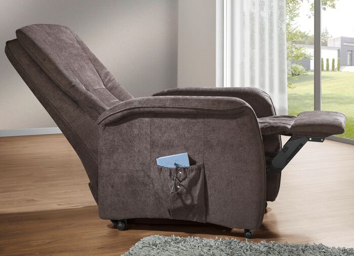 Comfortabele tv-fauteuil op een stevig houten onderstel 