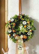 Muurkrans met vlinder 