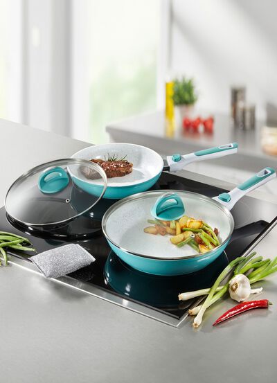 Pannenset met afneembare siliconen handgrepen 