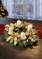 Adventskrans gemaakt van kunst- en textielmateriaal 