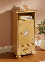 Deels massieve meubelserie met echt houtfineer 