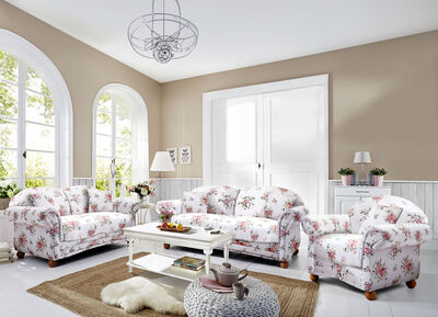 Romantisch, bloemrijk gestoffeerd meubilair 