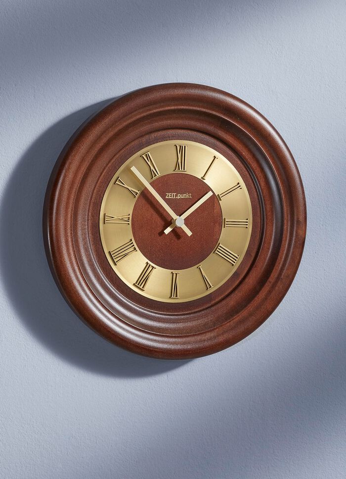 Wandklok van massief hout 