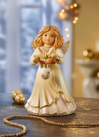 Engel met kerstboombal 