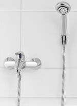 Waterbesparende douchekop en waterbespaarder 