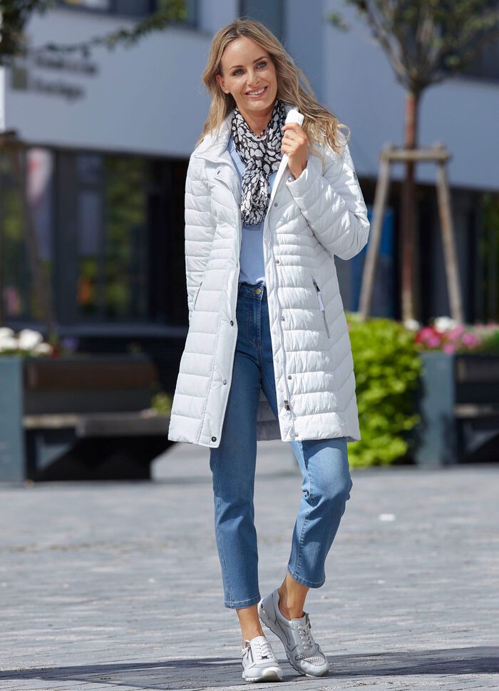 Functionele korte jas met afneembare capuchon 