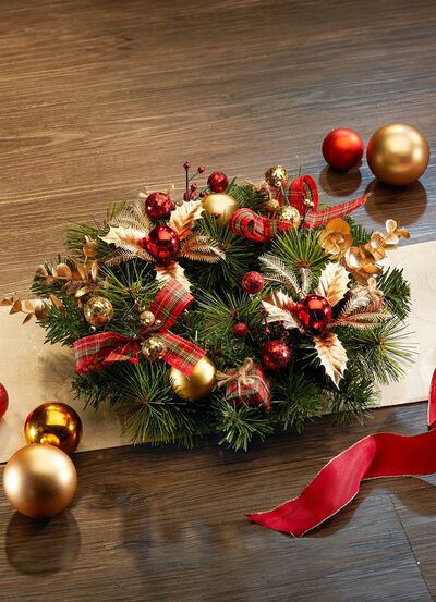 Rijkelijk vormgegeven tafelkrans 