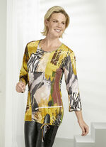 Fascinerend shirt met plaatversiering aan de voorkant 